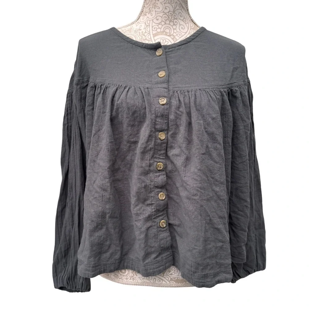 Free people // dark grey button front linen style top size small jun2